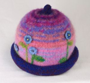 H1361PurpleMauveFlowerButtonHat1920